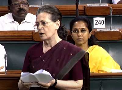 स्कूलों में मिड डे मील शुरू हो, केंद्र कम्युनिटी किचन शुरू करे : सोनिया गांधी